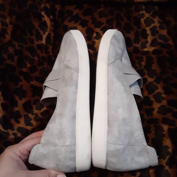 NWOT Abella Elodie True Comfort Slip On Canvas Loafers - Picture 8 of 13